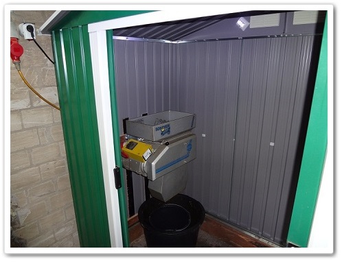 Futterzubereitung - Parkhof Enger - Zucht- und Ausbildungsstall in Westerenger Bielefeld Germany 